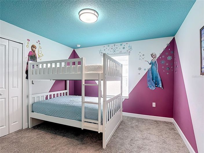 Image No.17-5 Bed Townhouse for sale