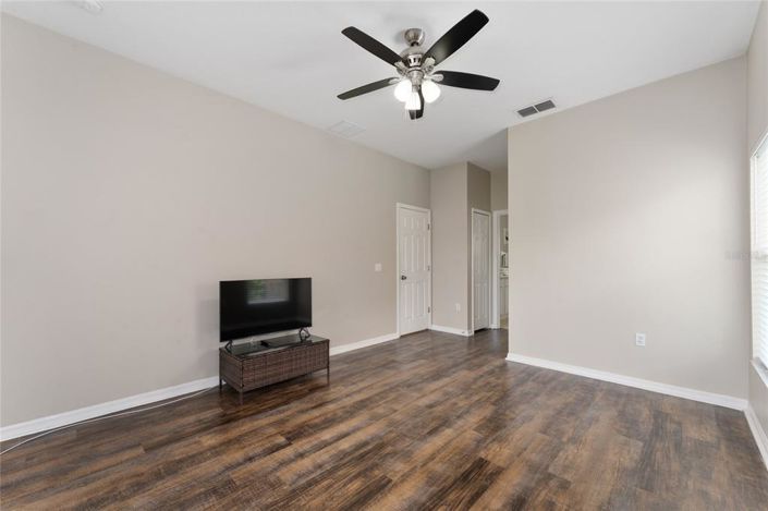 Image No.24-3 Bed Property for sale