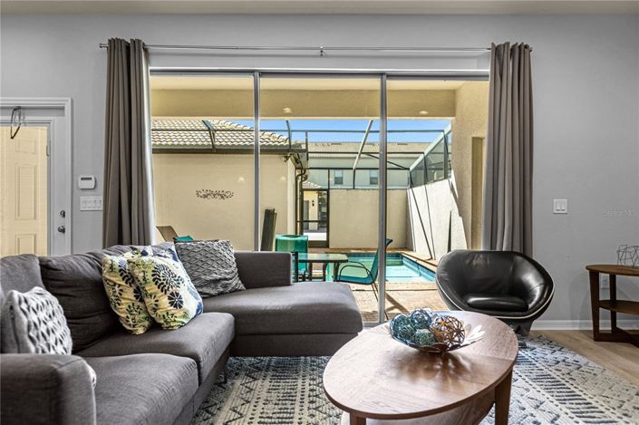 Image No.26-4 Bed Townhouse for sale