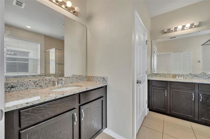 Image No.29-5 Bed Property for sale