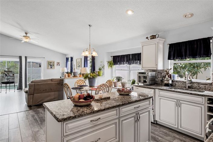 Image No.10-4 Bed Property for sale