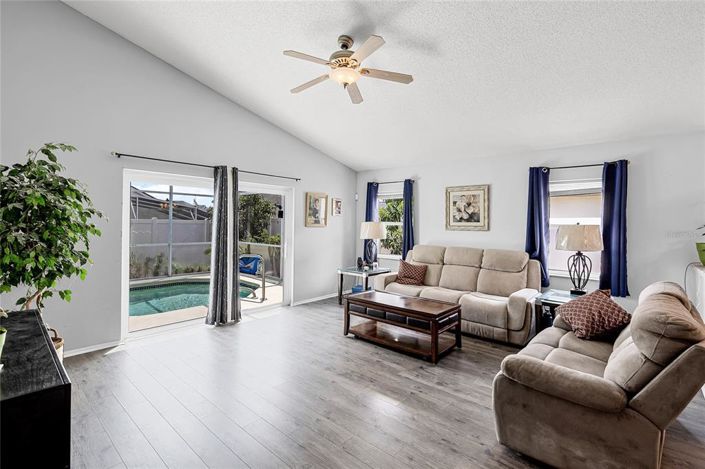 Image No.17-4 Bed Property for sale