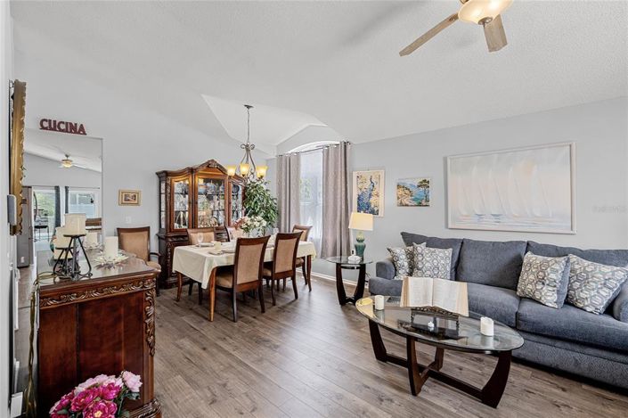 Image No.6-4 Bed Property for sale