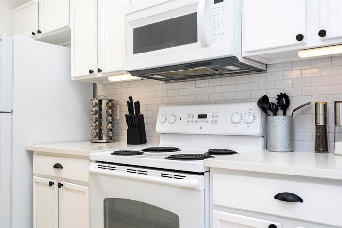 Image No.10-3 Bed Property for sale