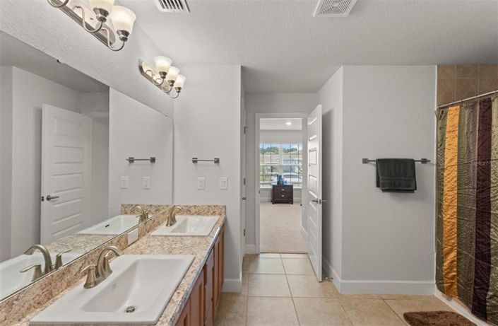 Image No.12-4 Bed Property for sale