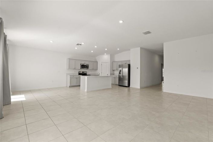 Image No.4-4 Bed Property for sale