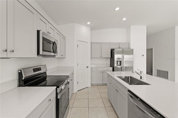 Image No.5-4 Bed Property for sale