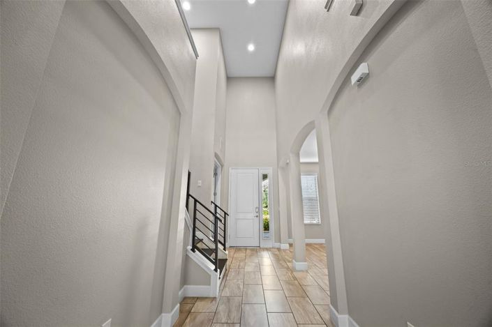 Image No.10-6 Bed Property for sale