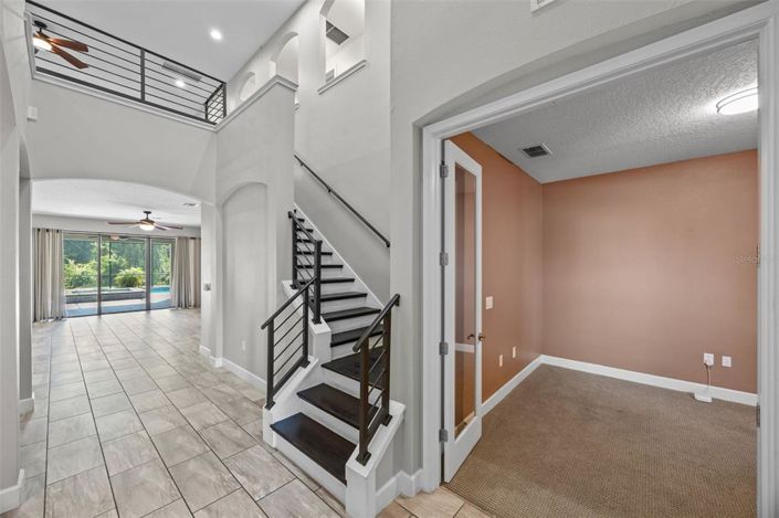 Image No.16-6 Bed Property for sale