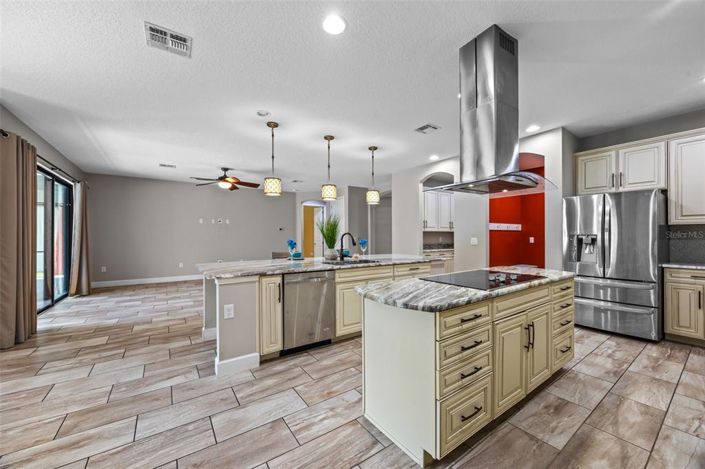 Image No.25-6 Bed Property for sale