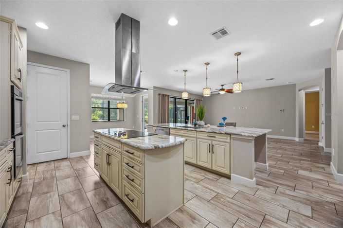 Image No.26-6 Bed Property for sale