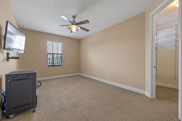 Image No.52-6 Bed Property for sale