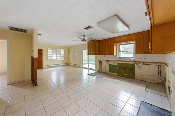 Image No.14-4 Bed Property for sale