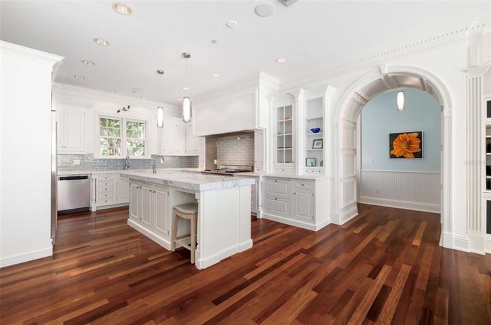 Image No.14-4 Bed Property for sale