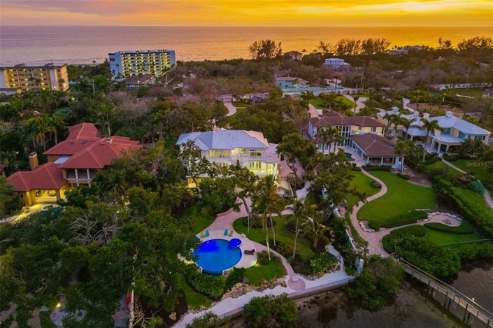 Image No.4-4 Bed Property for sale