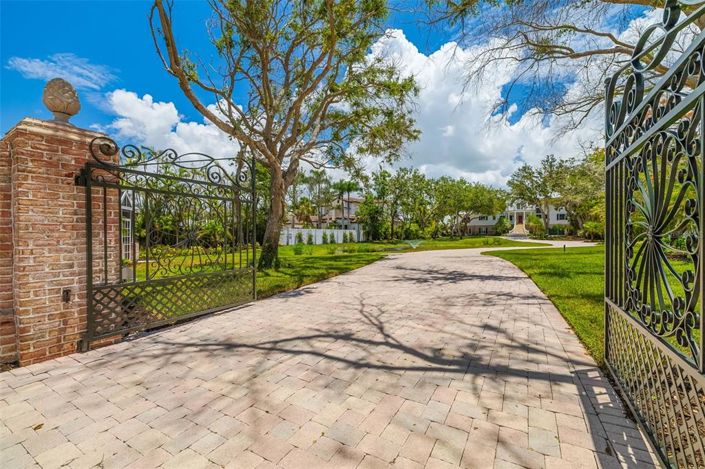 Image No.5-4 Bed Property for sale