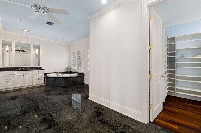 Image No.55-4 Bed Property for sale