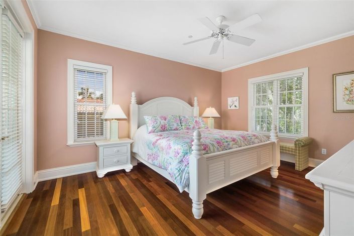 Image No.56-4 Bed Property for sale