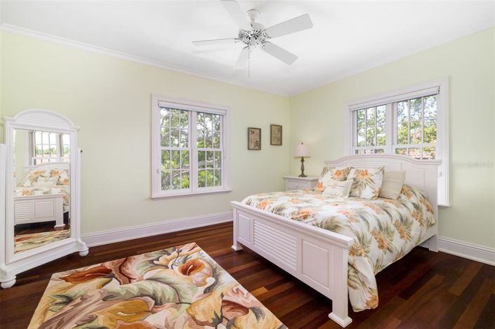 Image No.60-4 Bed Property for sale