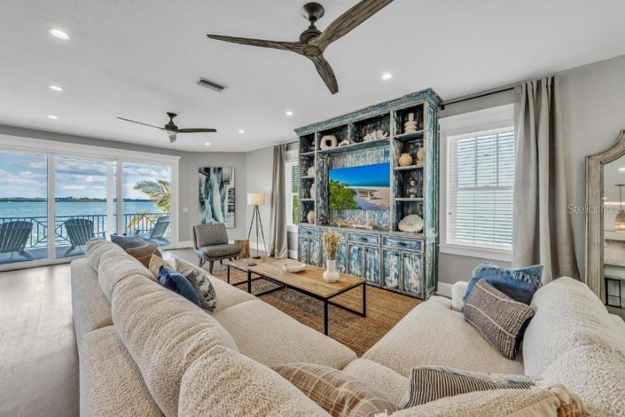 Image No.10-5 Bed Property for sale