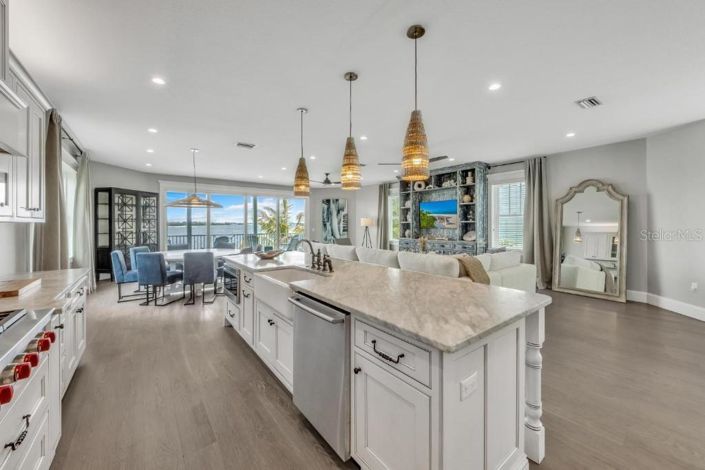 Image No.12-5 Bed Property for sale