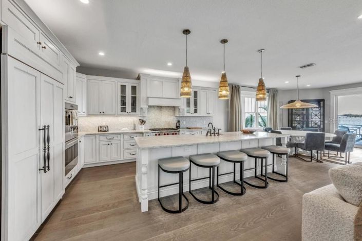 Image No.14-5 Bed Property for sale