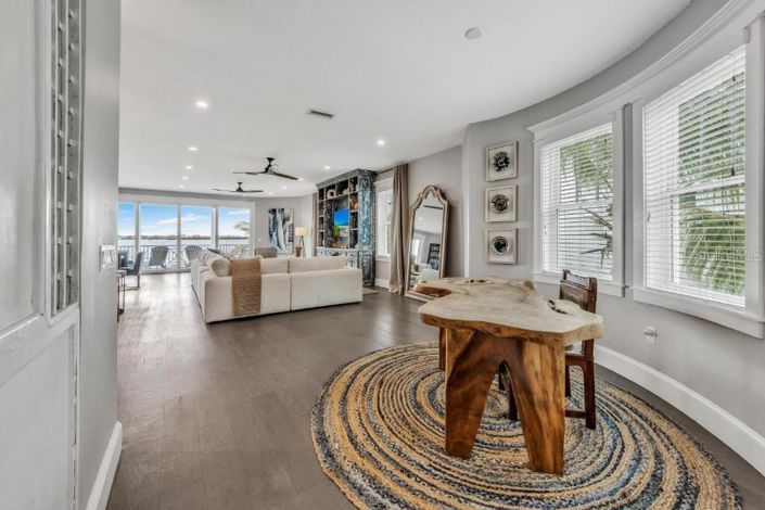 Image No.19-5 Bed Property for sale