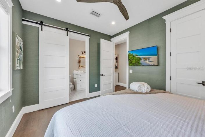 Image No.38-5 Bed Property for sale