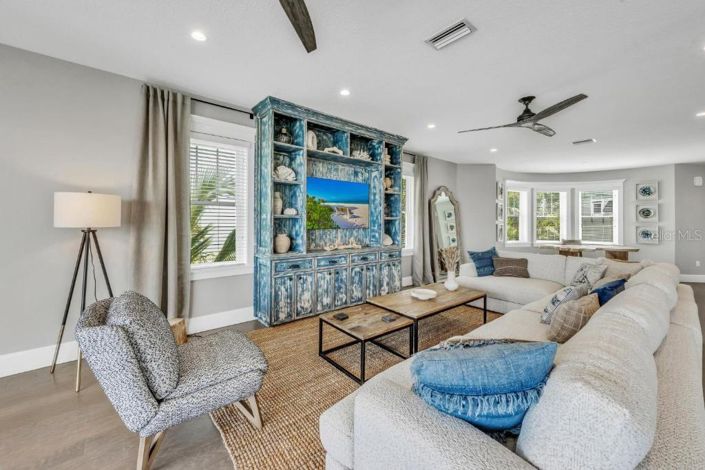 Image No.9-5 Bed Property for sale