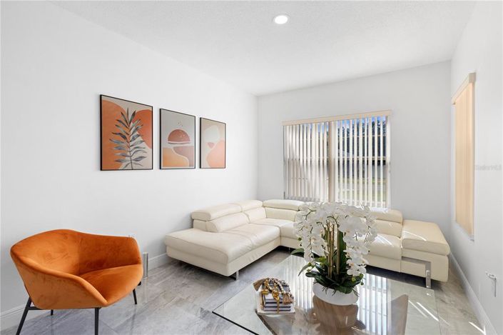 Image No.2-4 Bed Property for sale