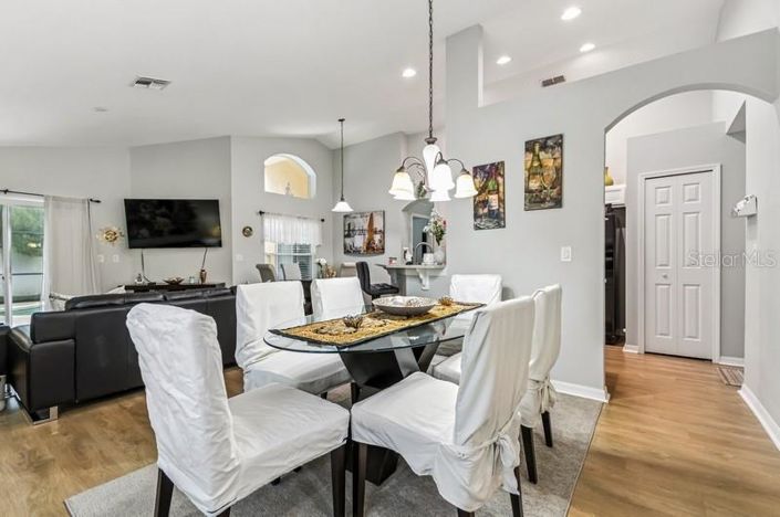 Image No.2-4 Bed Property for sale