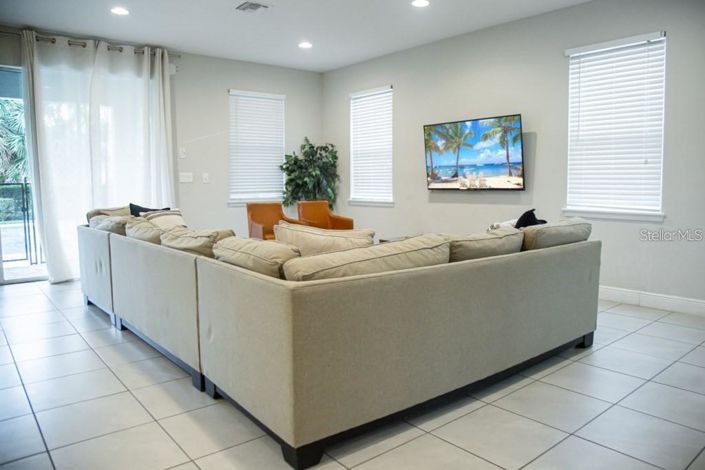 Image No.4-4 Bed Property for sale