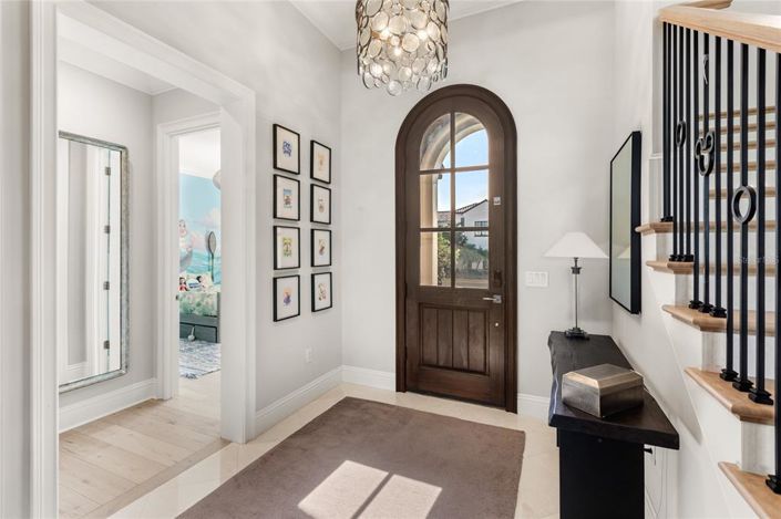 Image No.2-5 Bed Property for sale