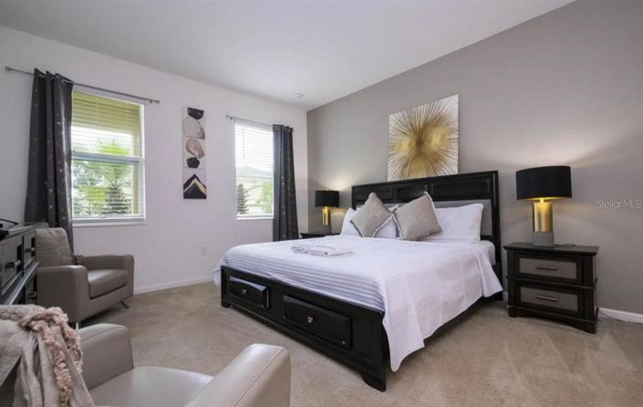 Image No.10-8 Bed Property for sale