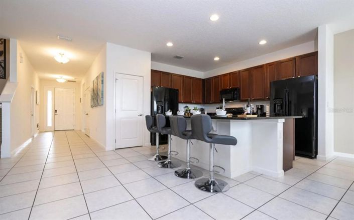 Image No.11-8 Bed Property for sale