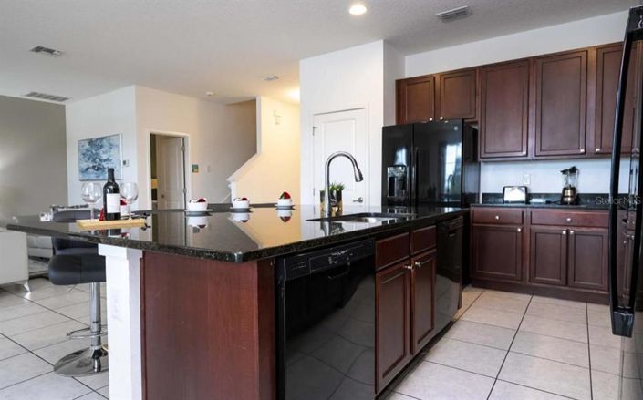 Image No.14-8 Bed Property for sale