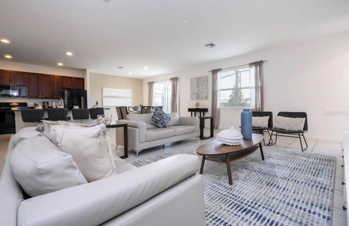 Image No.20-8 Bed Property for sale