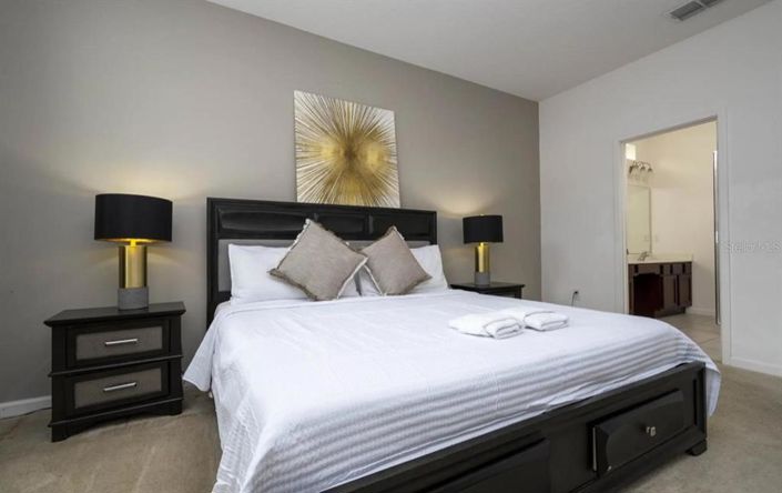 Image No.23-8 Bed Property for sale