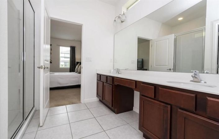 Image No.24-8 Bed Property for sale