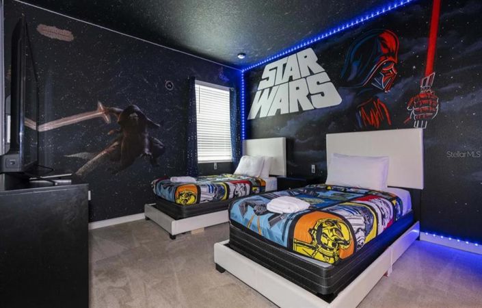 Image No.4-8 Bed Property for sale