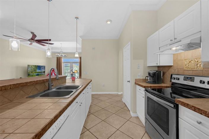 Image No.10-3 Bed Property for sale