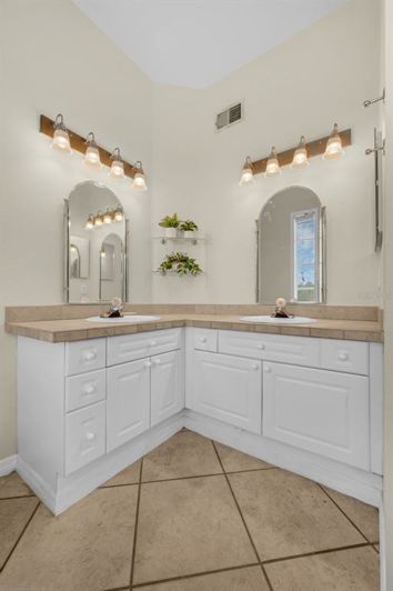 Image No.19-3 Bed Property for sale