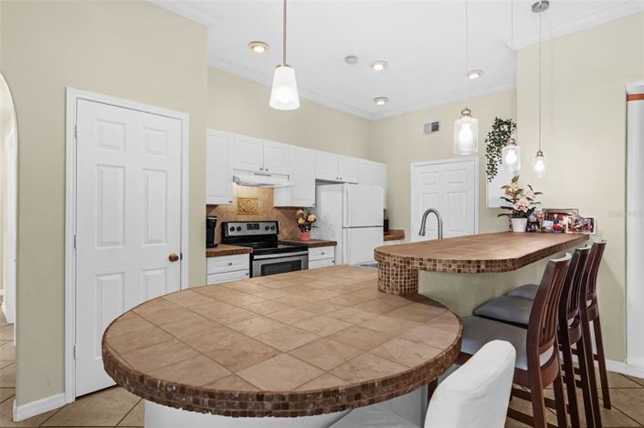 Image No.8-3 Bed Property for sale