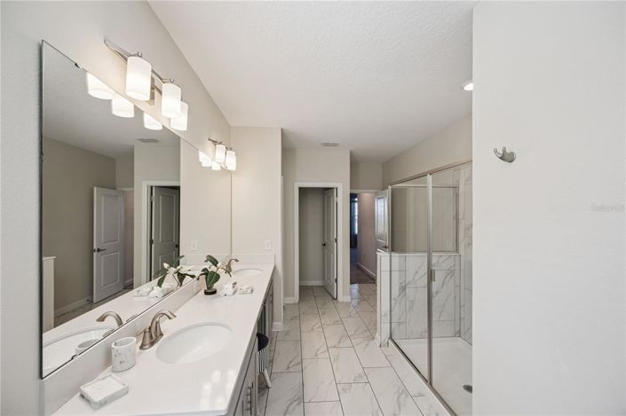 Image No.26-6 Bed Property for sale