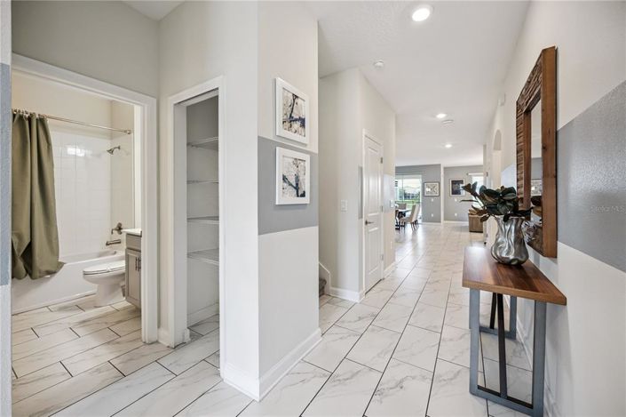 Image No.4-6 Bed Property for sale