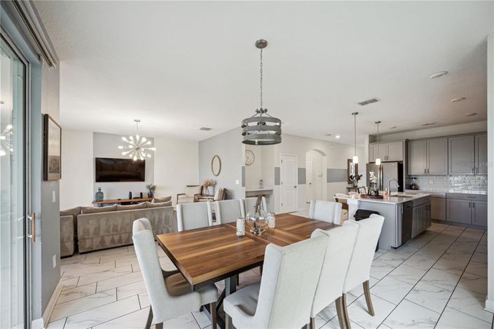 Image No.8-6 Bed Property for sale