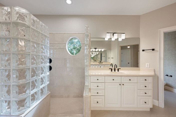 Image No.43-4 Bed Property for sale