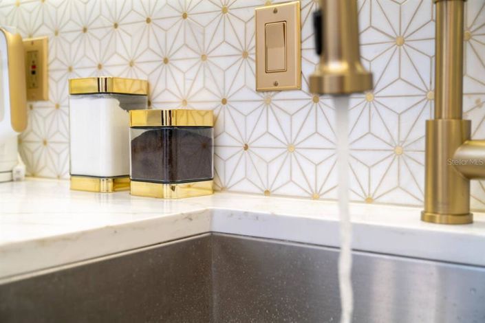 Image No.6-1 Bed Property for sale