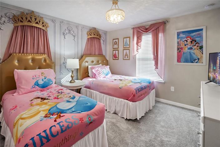 Image No.12-7 Bed Property for sale