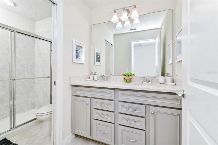 Image No.18-7 Bed Property for sale